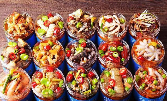 4种奇葩网红零食第一种入口轻盈像吃空气最后一种看着好脏